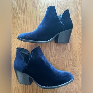 Steve Madden blue velvet booties